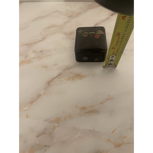 Small Vintage Japanese Black Lacquer Trinket Box - Picture 12 of 12